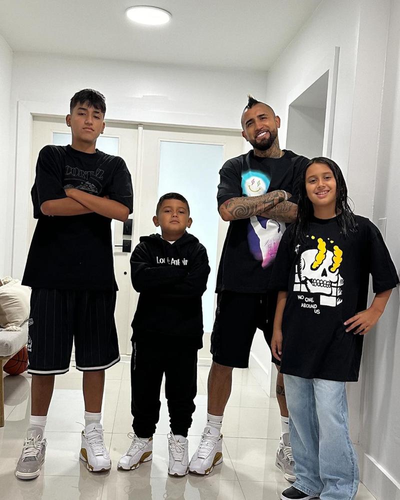 Arturo Vidal pasando sus vacaciones en familia / Instagram