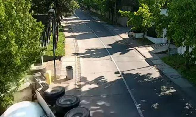 Casa impactada por camión en Lo Barnechea: Captura de cámara de seguridad