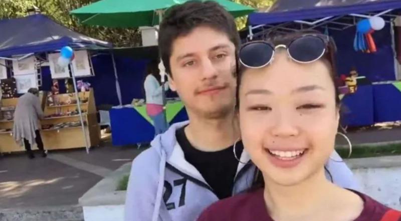 Narumi Kurosaki junto a Nicolás Zepeda, archivo