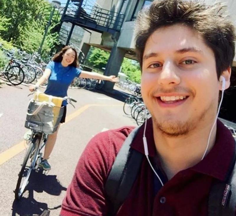 Nicolás Zepeda junto a Narumi Kurosaki