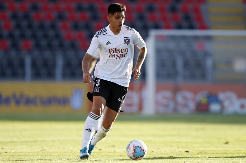 El ex jugador de Colo Colo, Williams Alarcón, destaca entre los 10 mejores volantes sub 23 del mundo. (Photosport)
