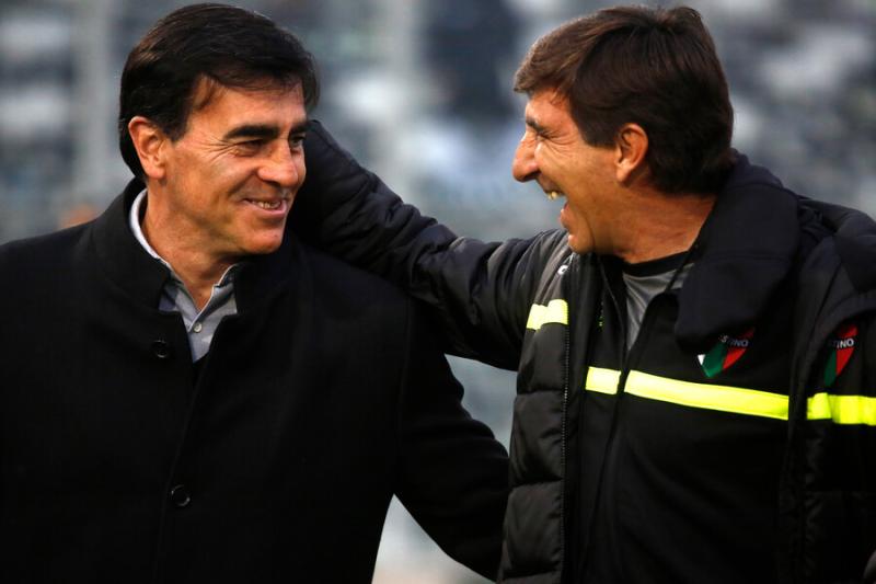 Racing tiene a Gustavo Quinteros y Gustavo Costas en su lista de posibles entrenadores para 2024 - Crédito: Photosport.
