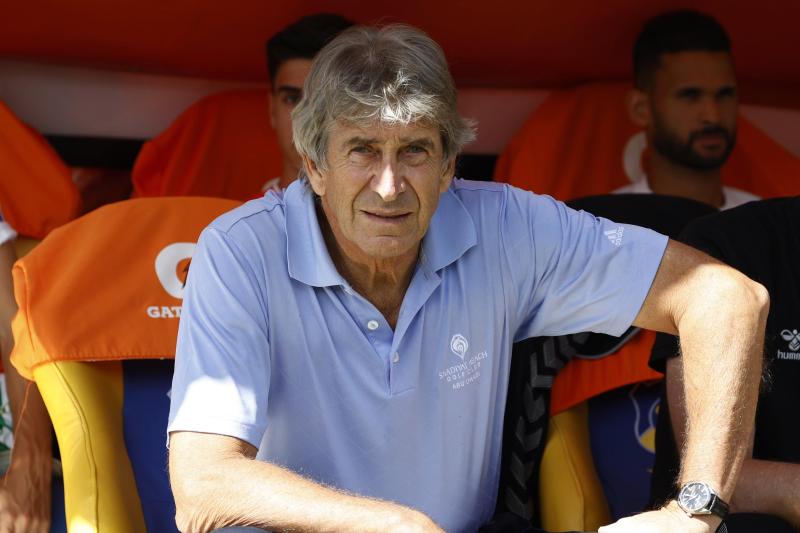 Manuel Pellegrini vive una complicada temporada en España / Photosport