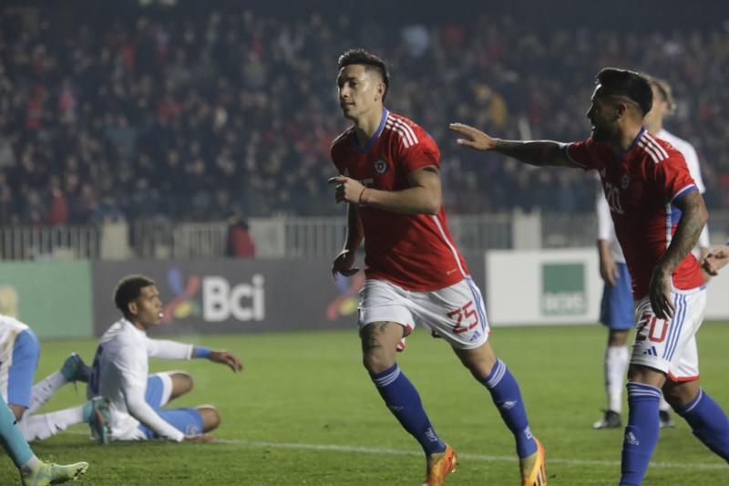 El gran presente de Rodrigo Echeverría tras llegar al futbol argentino. (Photosport)