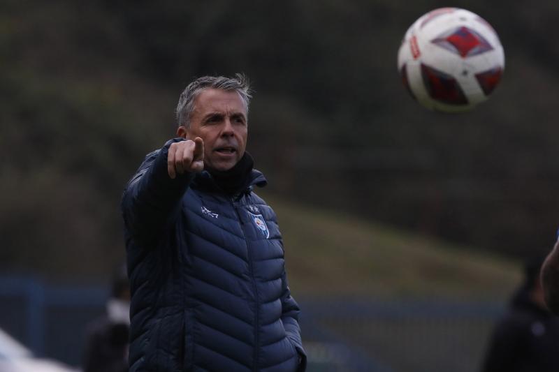 Gustavo Álvarez tomó una importante decisión respecto a la pretemporada en U de Chile. / Photosport
