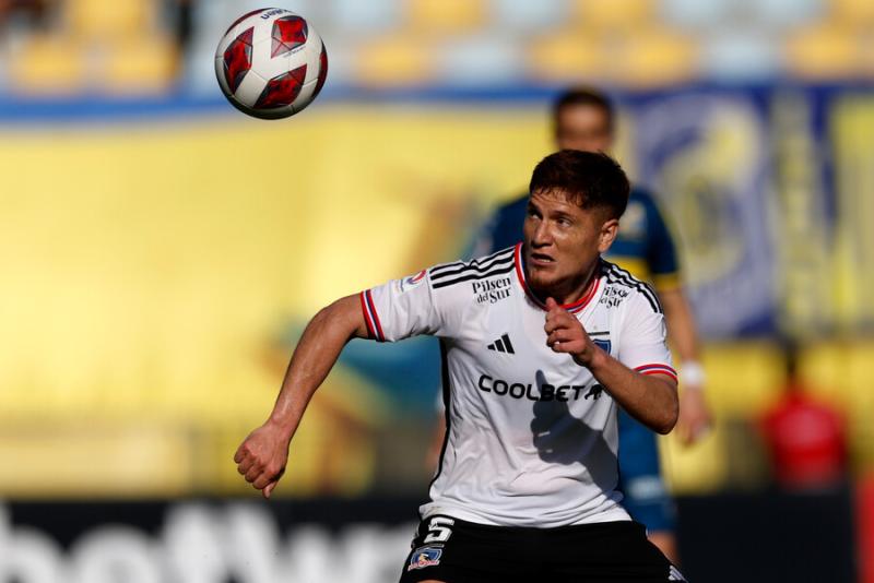 Leonardo Gil podría dejar Colo Colo para 2024 - Crédito: Photosport.