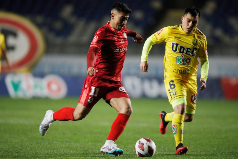 Ethan Espinoza, jugador formado en Colo Colo, brilló en la Primera B 2023 - Crédito: Photosport.