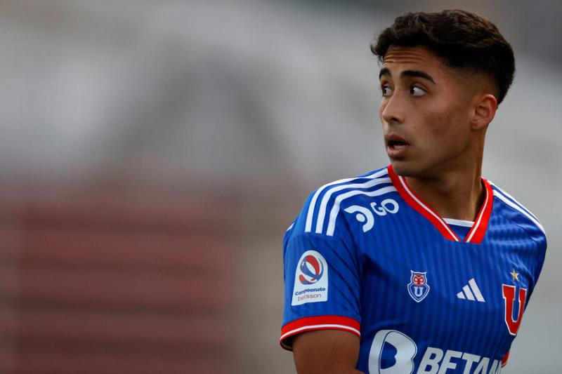 Lucas Assadi tiene chances de dejar U de Chile - Crédito: Photosport.