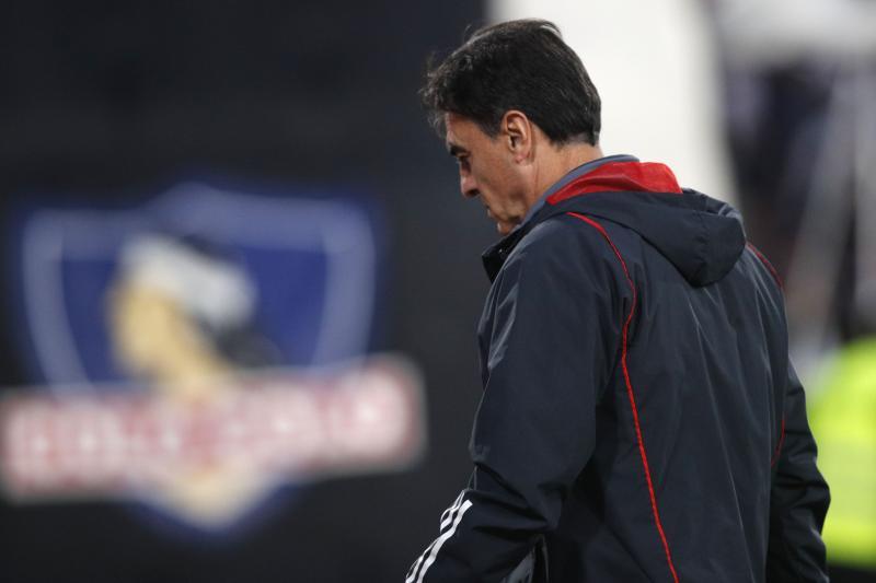 Mientras Colo Colo sigue buscando un nuevo DT, Gustavo Quinteros ya selló su arribo a Vélez / Photosport