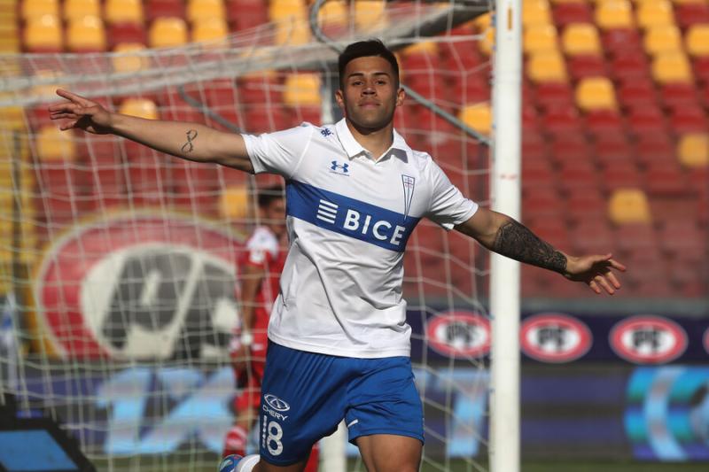 Alexander Aravena podría dejar la UC - Crédito: Photosport.