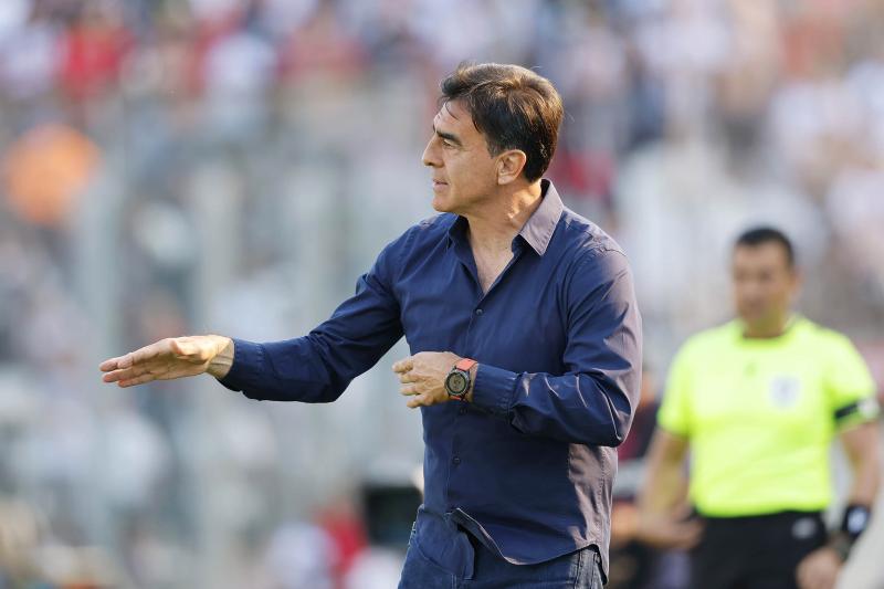 Johnny Herrera quiere a Gustavo Quinteros en la banca de U de Chile - Créditos: Photosport