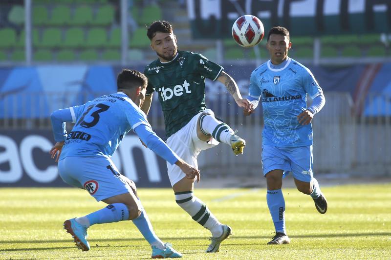 Santiago Wanderers y Deportes Iquique empataron 1-1 en la final de ida. (Photosport)