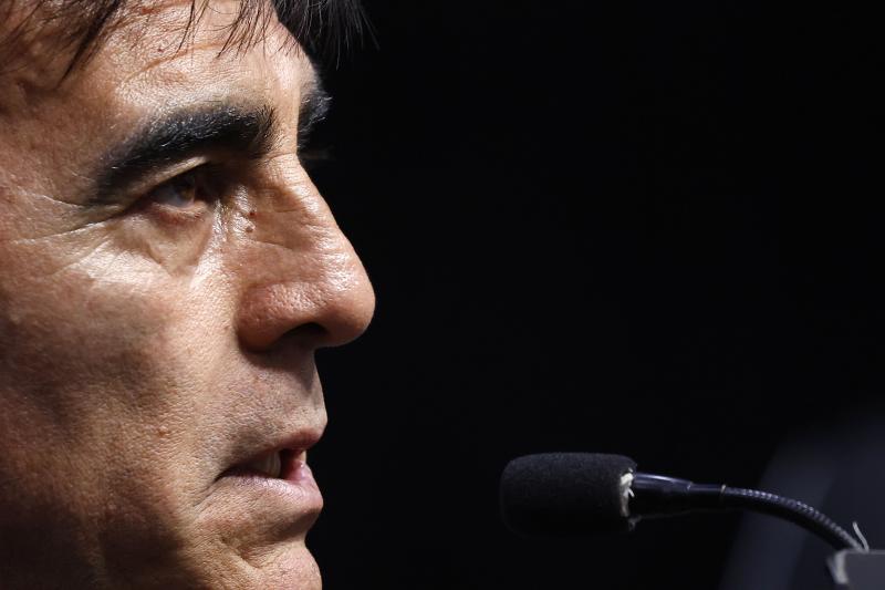 Gustavo Quinteros aclaró su futuro en Colo Colo en la previa de la final de Copa Chile. Imagen: Photosport.