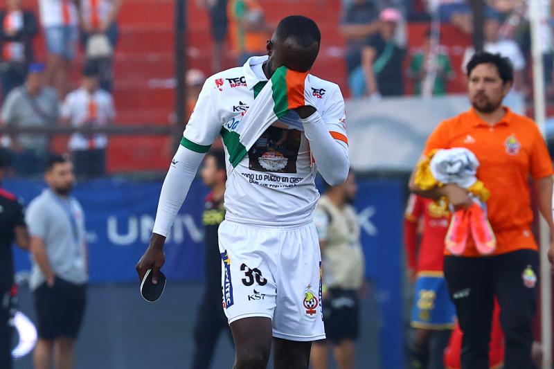 Cecilio Waterman no escondió su decepción tras perder la posibilidad de ser campeones. Imagen: Photosport.