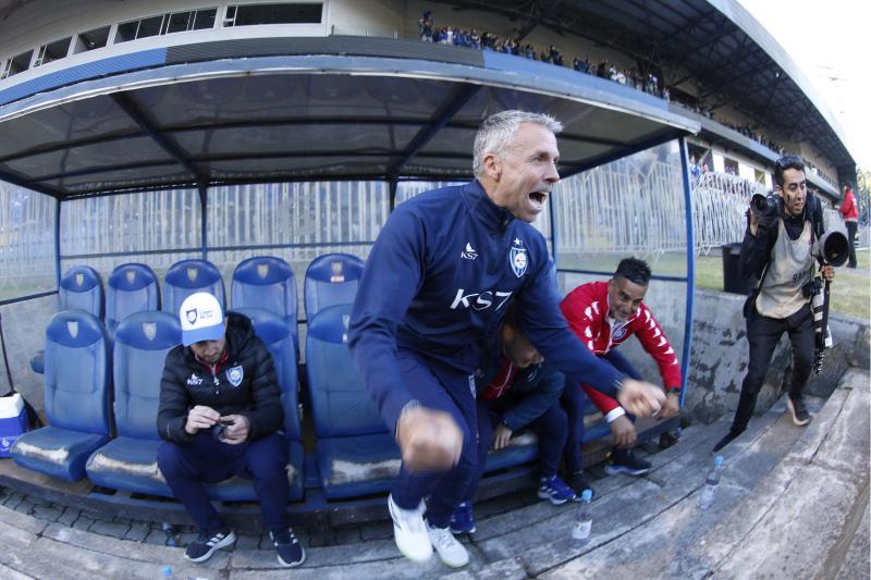 Entrenador sensación habría pedido su salida del club para arribar a U de Chile. Imagen: Photosport.