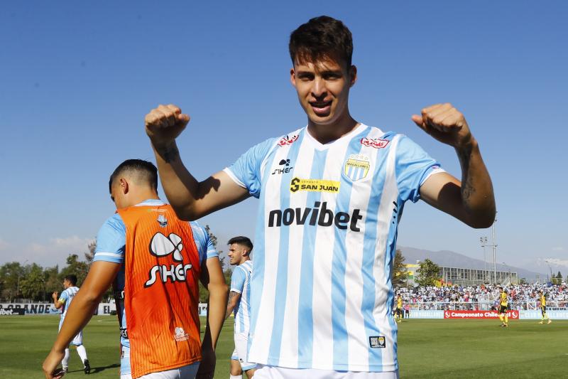 Alfred Canales selló su vínculo con la UC hasta 2026 - Créditos: Photosport