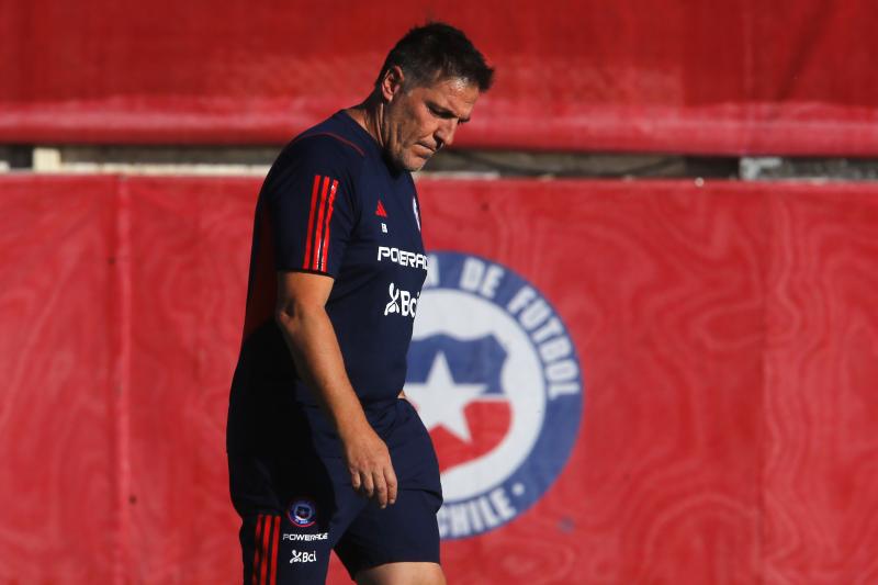 Surgió un sorpresivo nombre para reemplazar a Eduardo Berizzo en la Roja. (Photosport)