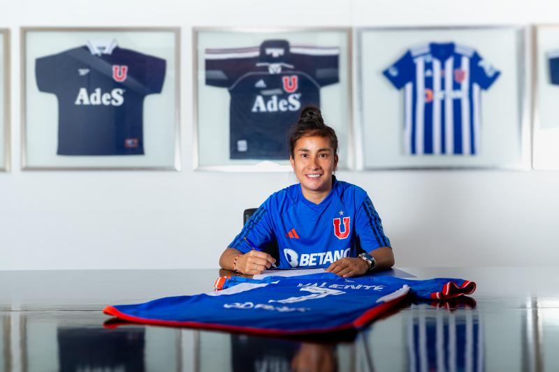 Rebeca Fernández renovó por una temporada más con U de Chile femenino - Créditos: Prensa la U