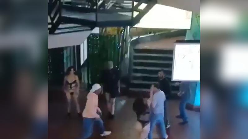 Twitter - Violenta riña en un café con piernas de Valparaíso