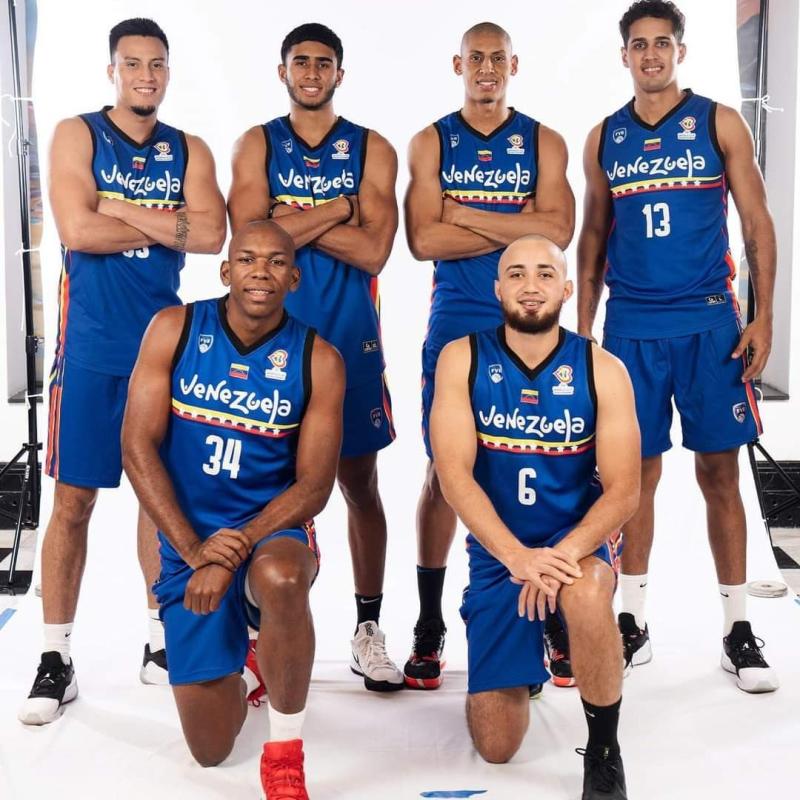 Garly Sojo junto a sus compañeros - Créditos: Instagram