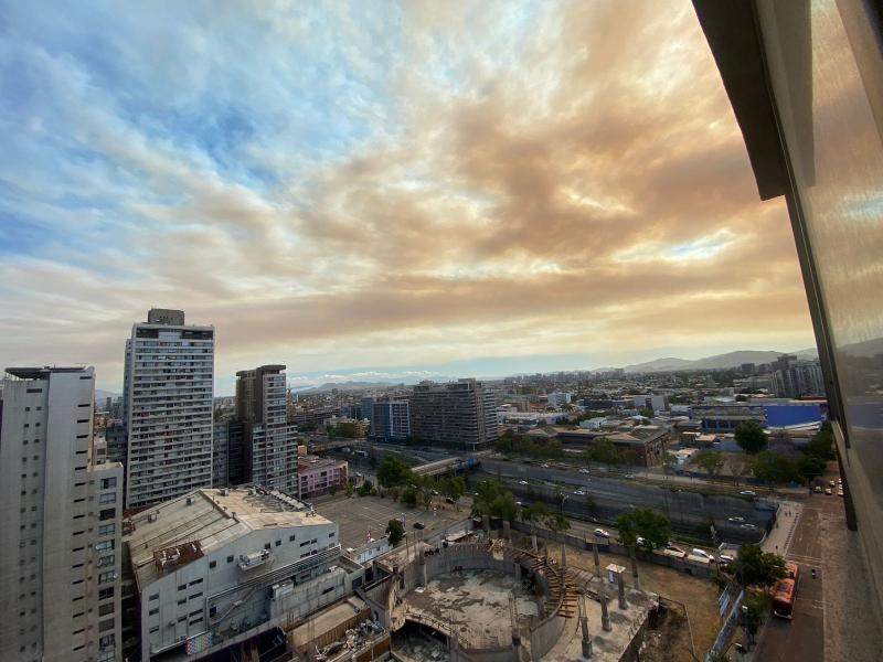 X @NoticiasValpoEx - Incendio en Quilpué provoca columna de humo en Santiago