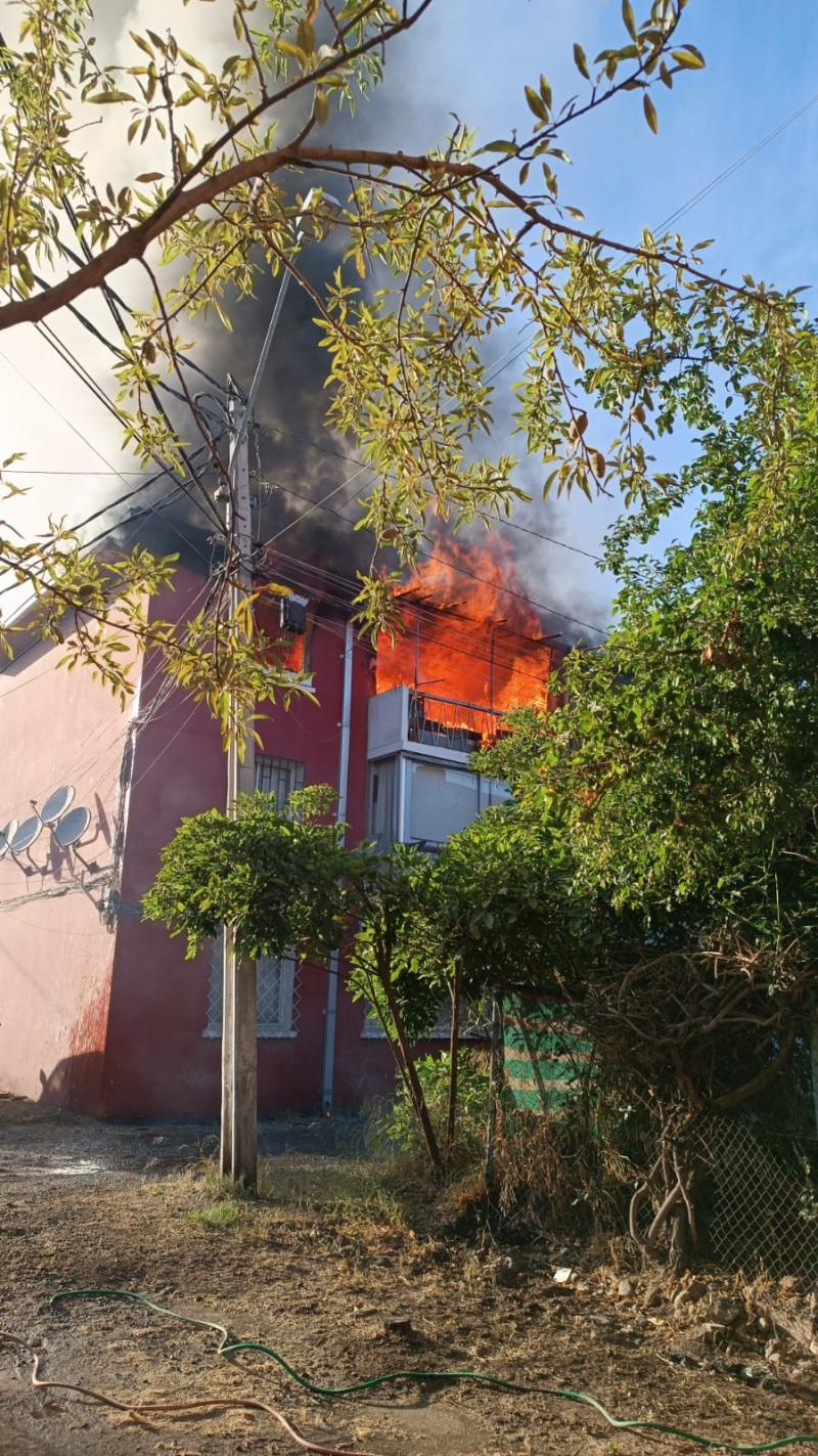 Incendio en Renca dejó a más de 20 afectados y un bombero lesionado