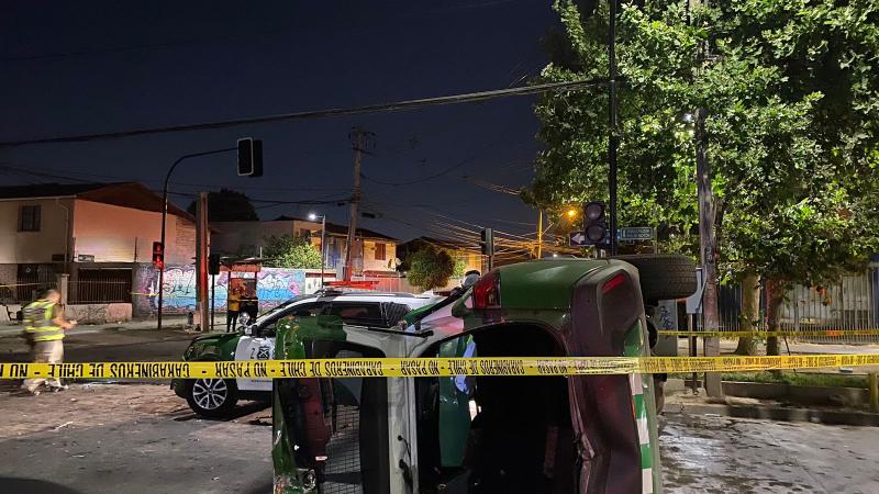 T13 - Vehículo policial se da vuelta en plena persecución