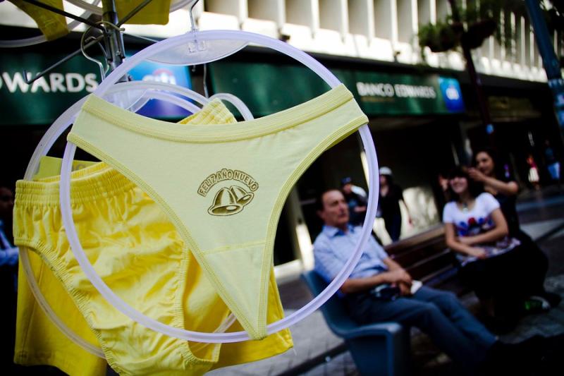 Agencia Uno - Calzones amarillos