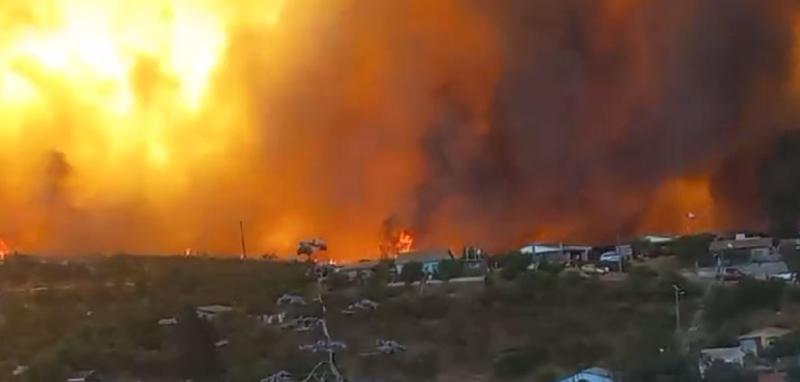 Incendio forestal en Limache: Evacúan a 20 personas desde hospital geriátrico