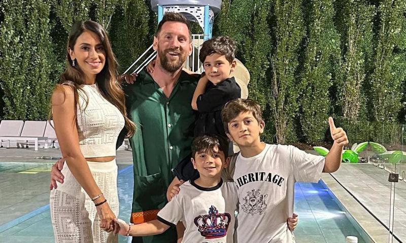 Lionel Messi junto a su esposa y tres hijos / Instagram