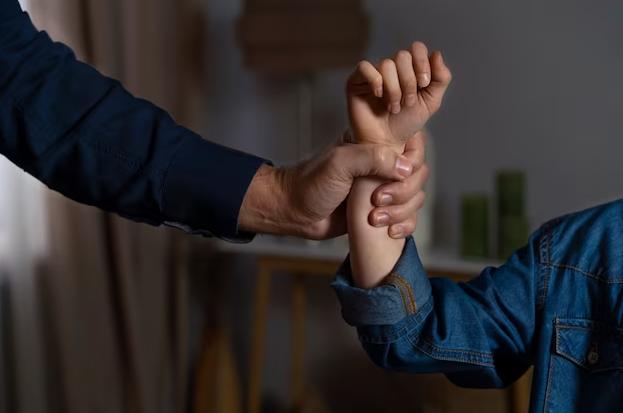 Freepik - Detienen en Francia a un hombre sospechoso de matar a su mujer y sus cuatro hijos