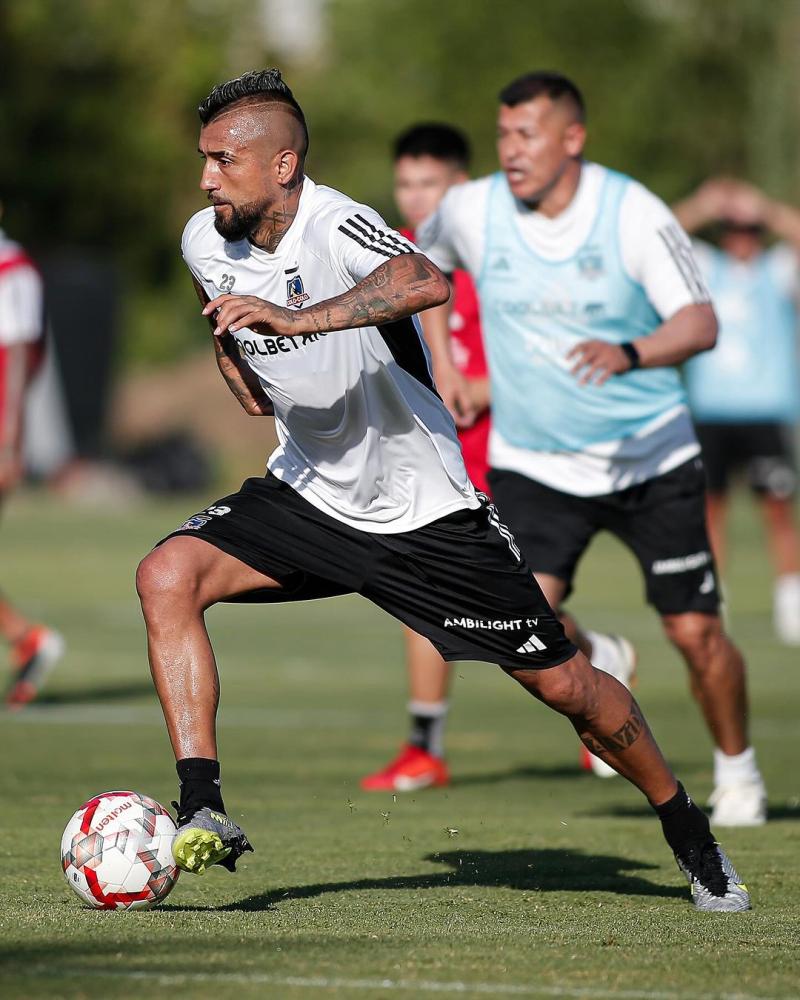 Arturo Vidal (36) durante su primer entrenamiento en Colo Colo / Oficial