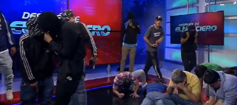 Twitter - Hombres armados ingresan a canal de televisión en Ecuador