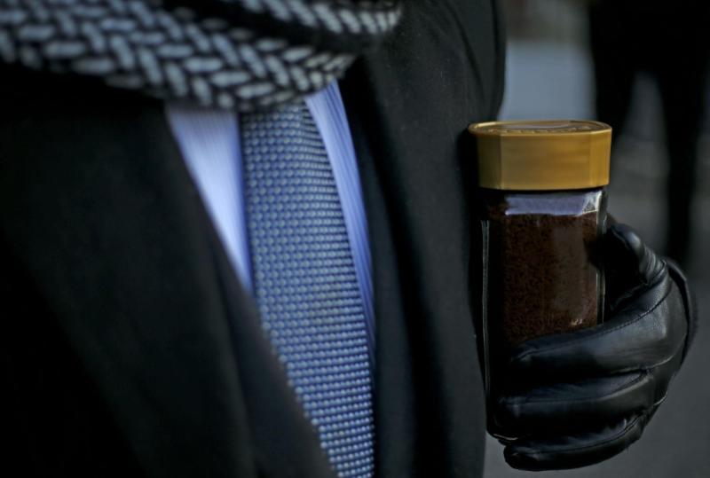 Agencia Uno - Mujer colocaba viagra en el frasco de café de sus colegas (referencial)