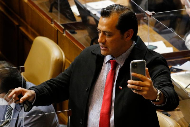 Agencia UNO - Diputado Hotuiti Teao sufre robo de "motochorro" en Las Condes