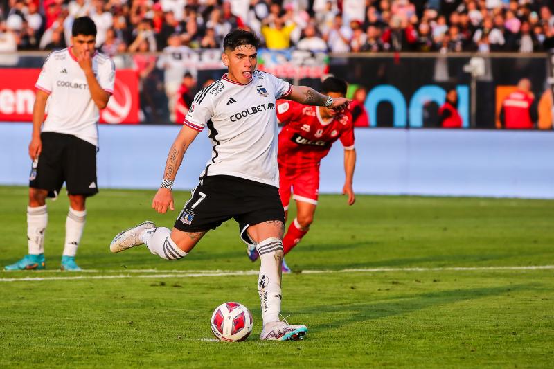 Colo Colo podría perder a Carlos Palacios ante el interés de Boca Juniors - Crédito: Agencia UNO