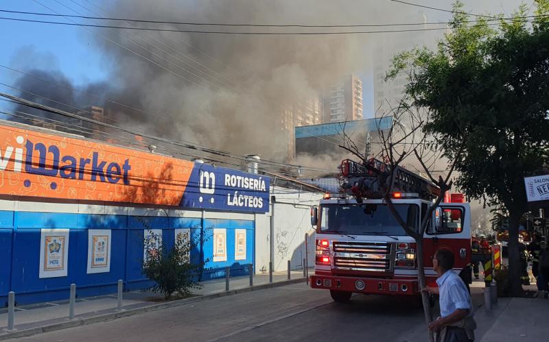 Agencia Uno - Incendio en centro de Viña del Mar: Los videos que muestran la emergencia