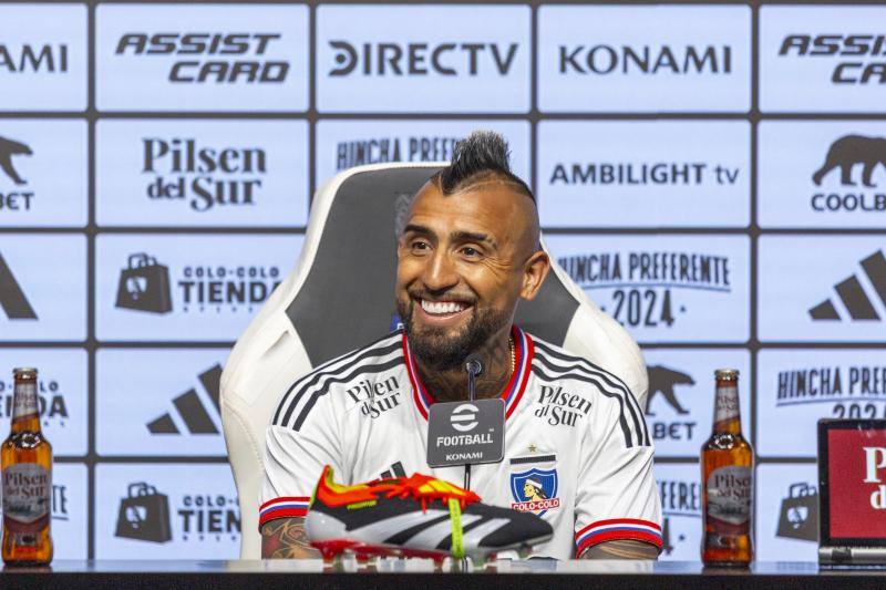 Arturo Vidal se mostró contento en su llegada a Colo Colo - Créditos: Agencia UNO