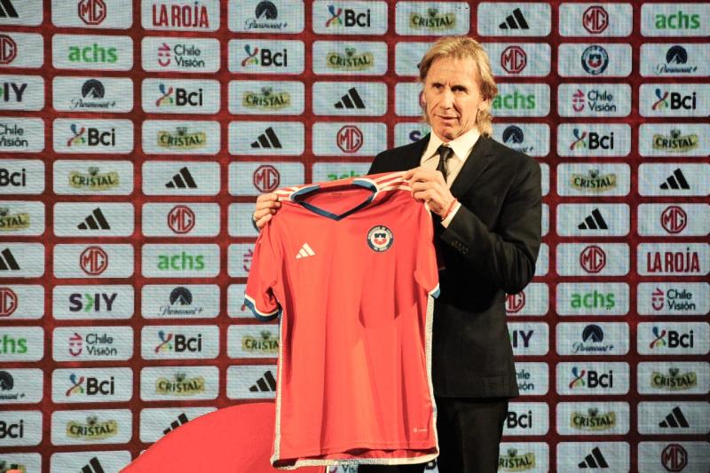 Ricardo Gareca no debutará con Francia como DT de la Roja. / Agencia Uno
