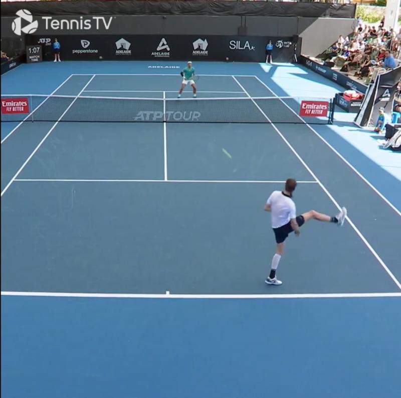 Alexander Bublik se lució con un espectacular punto en Adelaida. Imagen: Pantallazo.