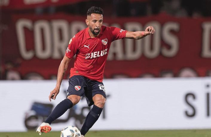 Mauricio Isla sufre con los problemas físicos en Independiente - Crédito: @mauricioisla4chile