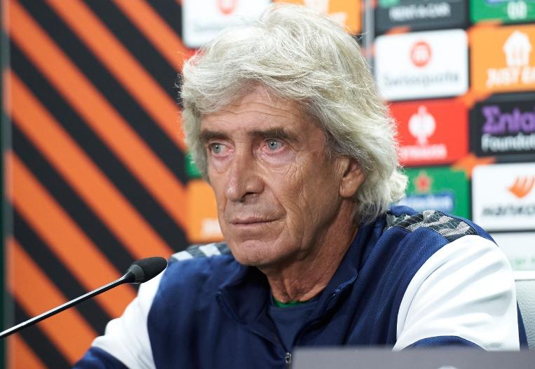 Manuel Pellegrini no lo pasa bien en Real Betis - Crédito: @realbetisbalompie