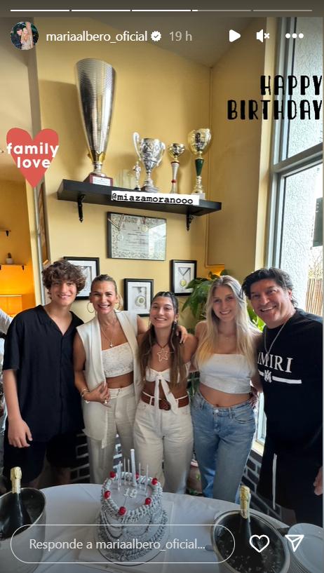 La familiar celebración de Mía Zamorano en su cumpleaños 18 - Créditos: Instagram