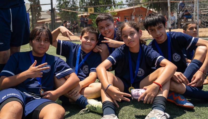 Fundación Luksic abre postulaciones a sus Escuelas Deportivas gratuitas de fútbol y hockey