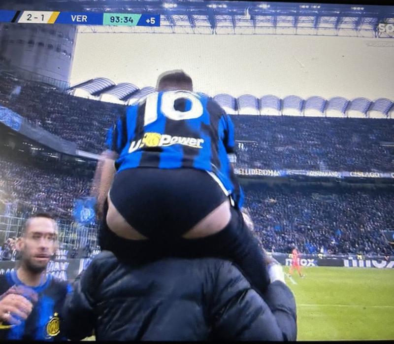 Así terminó Davide Frattesi, compañero de Alexis, al festejar el agónico gol del Inter - Créditos: Redes Sociales