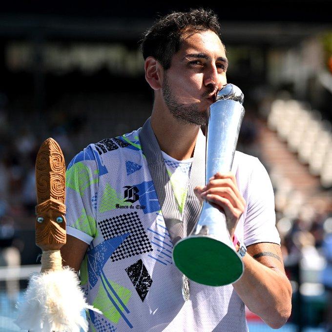 Alejandro Tabilo buscará realizar su mejor actuación en torneos Grand Slam en el Australian Open. / Foto: @ATPTour_ES