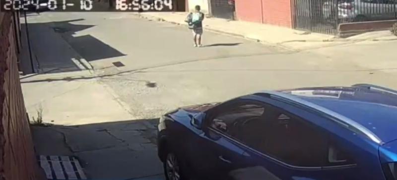 T13 - Cámara de seguridad capta momento en que hombre es baleado en Maipú