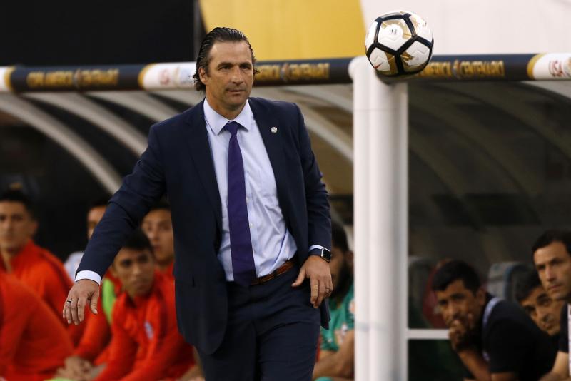 Juan Antonio Pizzi dejó el banco de la Roja en 2017 tras no clasificar al Mundial de Brasil. (Photosport)