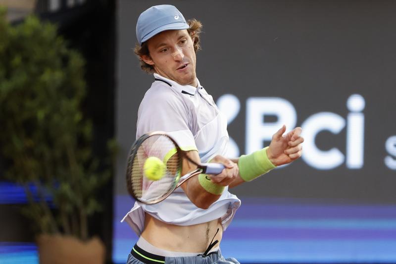 Nicolás Jarry se enfrenta a Stefanos Tsitsipas por la United Cup. Imagen: Photosport.