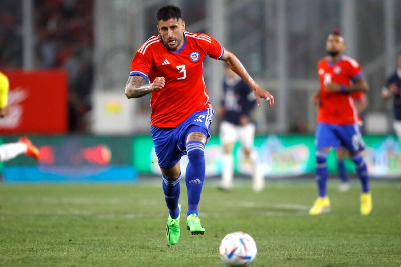 Guillermo Maripán podría cambiar de equipo en Francia - Crédito: Photosport.